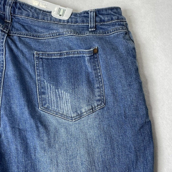 Ellos Women’s Plus Size‎ 18 Frayed Destructed Stretch Ankle Cropped Jeans - Picture 11 of 12